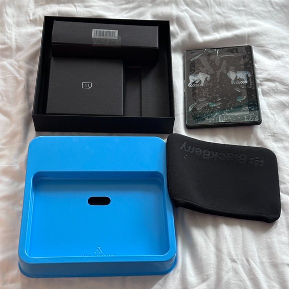 Blackberry Playbook 32 GB Brand New in Box - Picture 5 of 6
